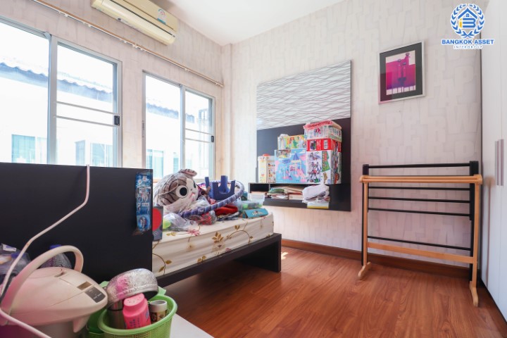 *****ทาวน์โฮมมือสองย่านกรุงเทพมหานคร ม.บ้านกลางเมือง เออบาเนียน ลาดพร้าว71 คุณภาพระดับ AP เนื้อที่ 19.4 ตร.ว. ฟังก์ชัน 3 ห้องนอน 3 ห้องน้ำ 2 ที่จอดรถ บ้านสภาพดี บนทำเลเดินทางสะดวกสุดๆ ใกล้รถไฟฟ้าสายสีน้ำเงิน "สถานีลาดพร้าว" และทางด่วน "รามอินทรา-อาจณรงค์" จองด่วน!